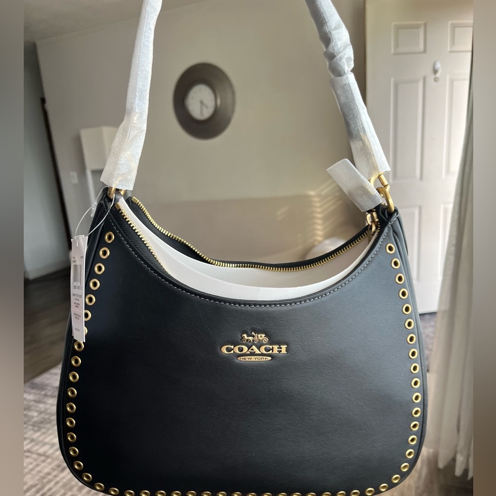 Coach Teri Hobo
